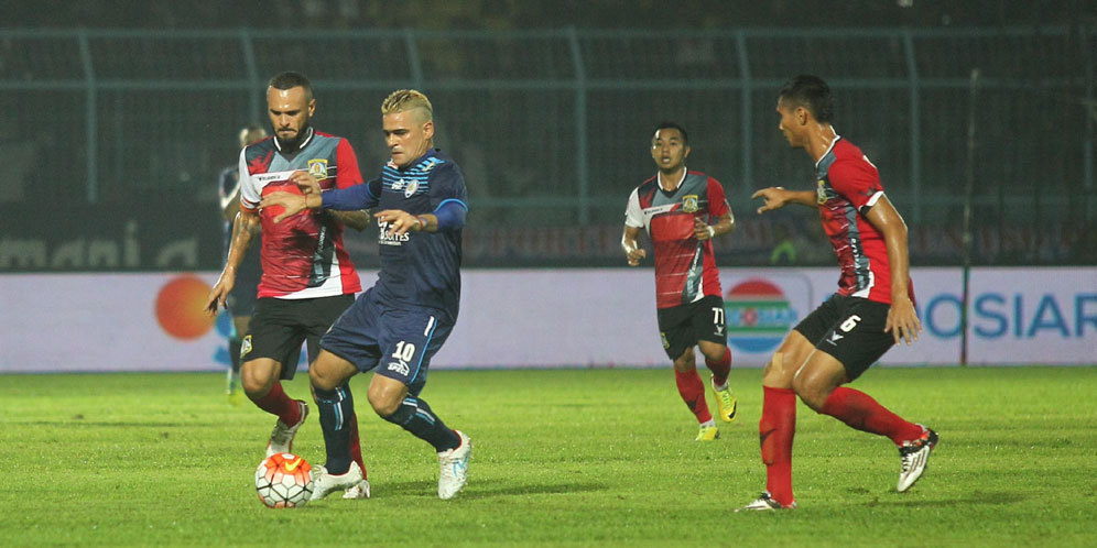 Kalahkan Persiba, Arema Cronus Puncaki Klasemen ISC A 2016 Kalahkan Persiba, Arema Cronus Puncaki Klasemen ISC A 2016
