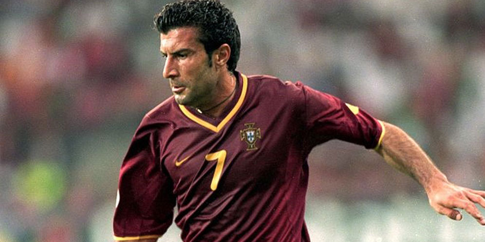 Figo Tunda Pensiun demi Mourinho Figo Tunda Pensiun demi Mourinho