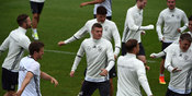 Gaya Kroos Tirukan Selebrasi Ronaldo di Latihan Jerman Gaya Kroos Tirukan Selebrasi Ronaldo di Latihan Jerman