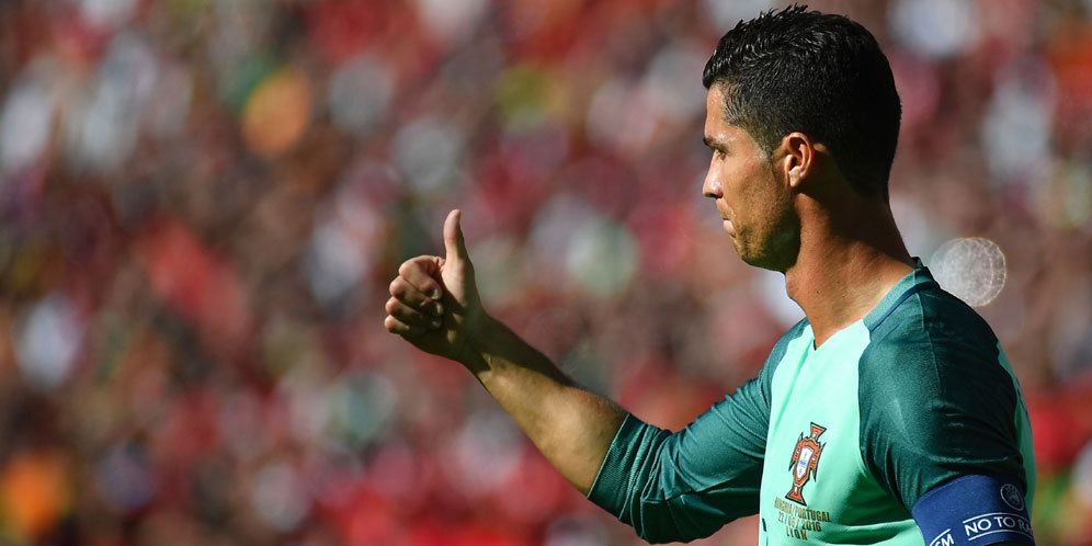 Cristiano Ronaldo Sayangkan Keputusan Messi Pensiun Cristiano Ronaldo Sayangkan Keputusan Messi Pensiun