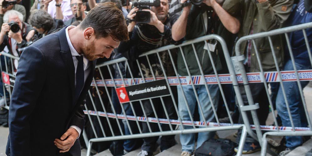 Video: Datang ke Sidang Kasus Pajak, Messi Dicaci