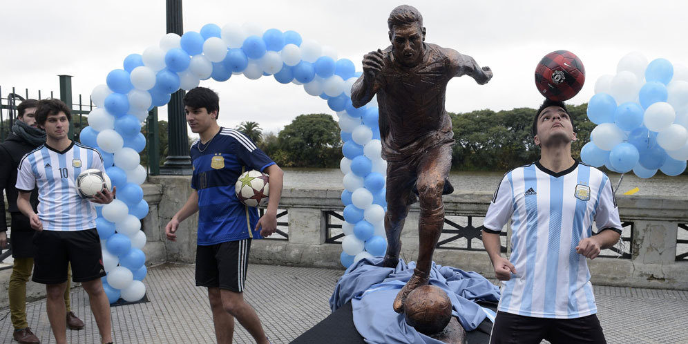 Bujuk Messi Batalkan Pensiun, Pemerintah Buenos Aires Pamerkan Patung La Pulga Bujuk Messi Batalkan Pensiun, Pemerintah Buenos Aires Pamerkan Patung La Pulga