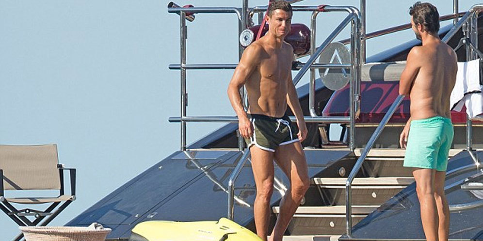Usai Gondol Trofi Liga Champions, Ronaldo Pelesir ke Ibiza Usai Gondol Trofi Liga Champions, Ronaldo Pelesir ke Ibiza