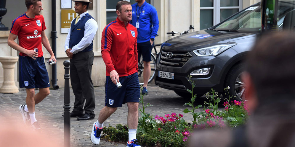 Lawan Wales, Rooney Diminta Tetap Jadi Gelandang Tengah Lawan Wales, Rooney Diminta Tetap Jadi Gelandang Tengah