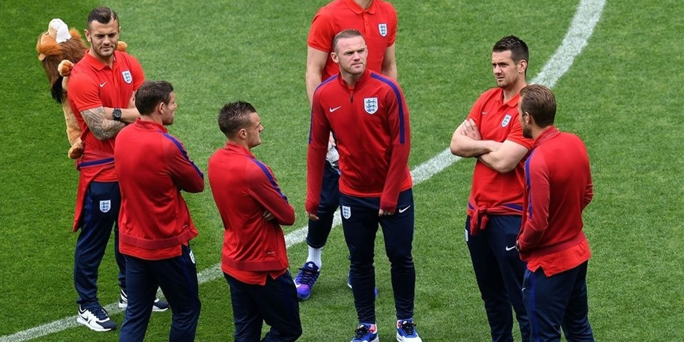 Rooney Puji Atmosfer dan Kedewasaan Skuat Inggris Rooney Puji Atmosfer dan Kedewasaan Skuat Inggris
