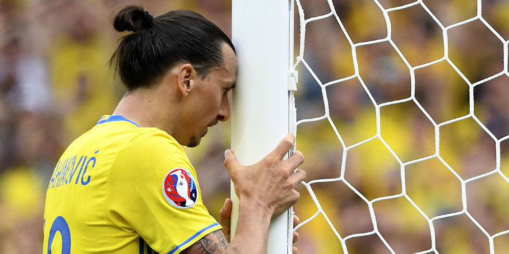 Raiola Bantah Ibrahimovic Gabung MU hari Jumat Raiola Bantah Ibrahimovic Gabung MU hari Jumat