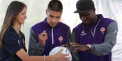 Tifosi Cantik Fiorentina dan Dua Penggawa Viola Tifosi Cantik Fiorentina dan Dua Penggawa Viola