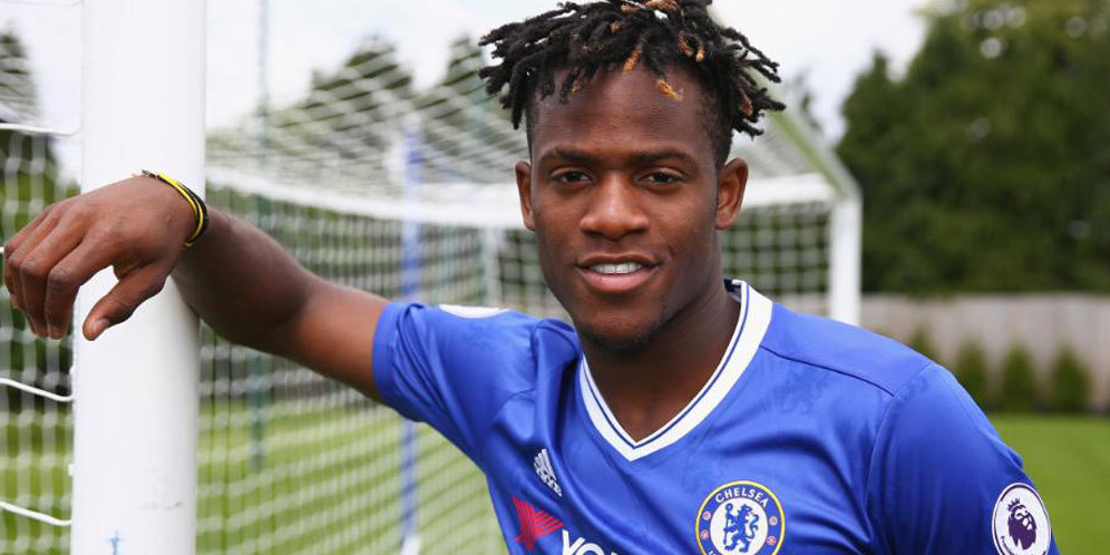 Batshuayi Siap Perjuangkan Nasibnya di Chelsea Batshuayi Siap Perjuangkan Nasibnya di Chelsea