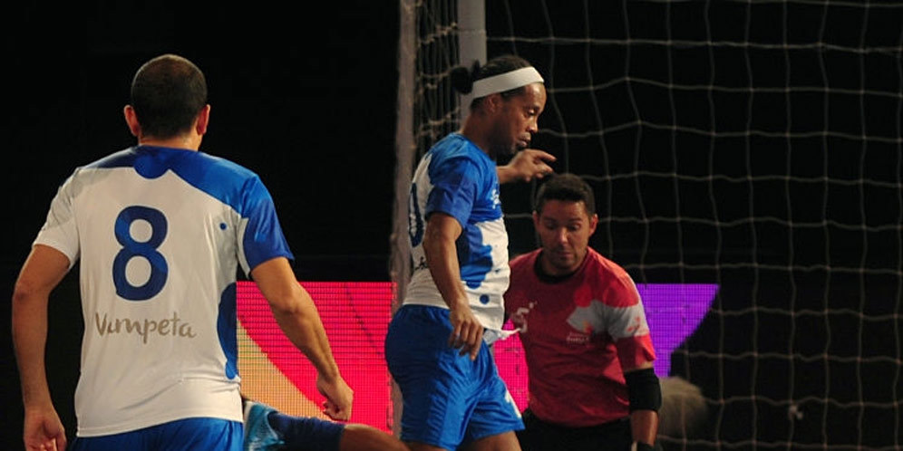 Ronaldinho Borong Lima Gol Dalam Satu Laga Ronaldinho Borong Lima Gol Dalam Satu Laga