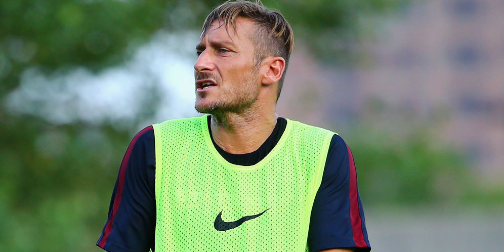 Gol Indah Ini Buktikan Usia Bukan Masalah bagi Totti Gol Indah Ini Buktikan Usia Bukan Masalah bagi Totti