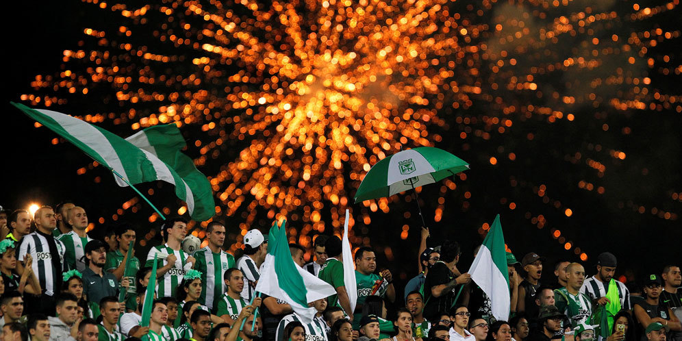 Pesta Kembang Api Spektakuler di Final Copa Libertadores Pesta Kembang Api Spektakuler di Final Copa Libertadores
