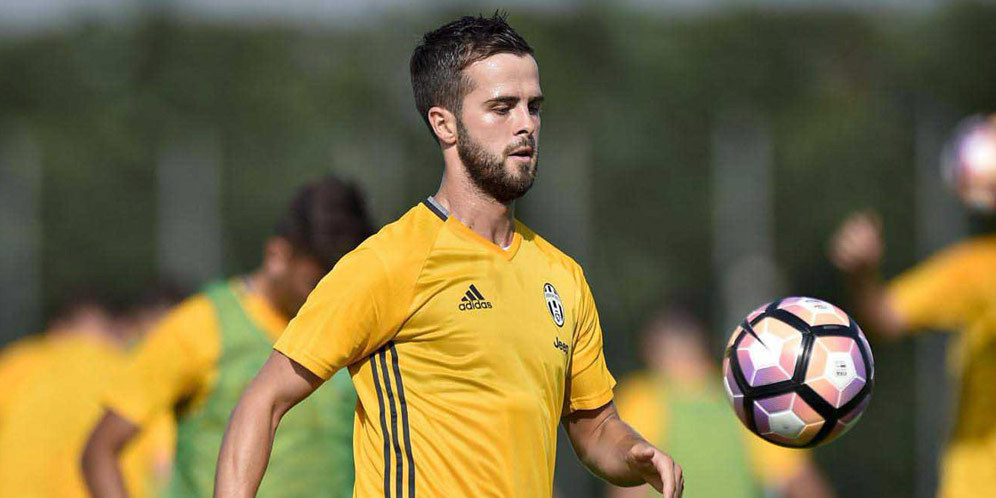 Ini Alasan Allegri Parkir Pjanic Lawan Fiorentina Ini Alasan Allegri Parkir Pjanic Lawan Fiorentina