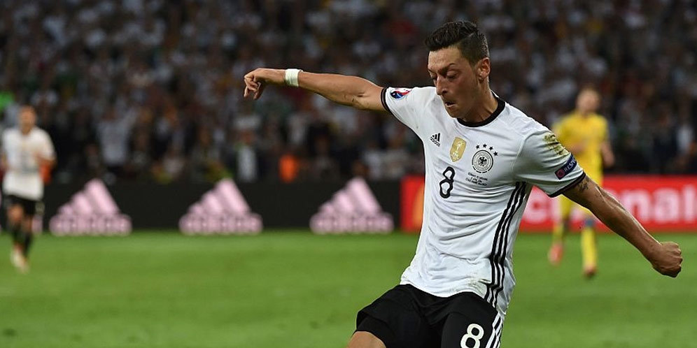 Pogba Ungkapkan Kekagumannya Pada Ozil Pogba Ungkapkan Kekagumannya Pada Ozil