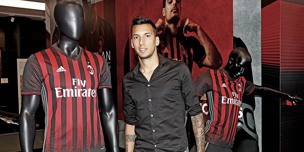 Baru Dibeli, Milan Segera Lepas Vangioni?