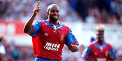 Eks Striker Aston Villa Tewas Usai Ditembak Setrum Polisi Eks Striker Aston Villa Tewas Usai Ditembak Setrum Polisi
