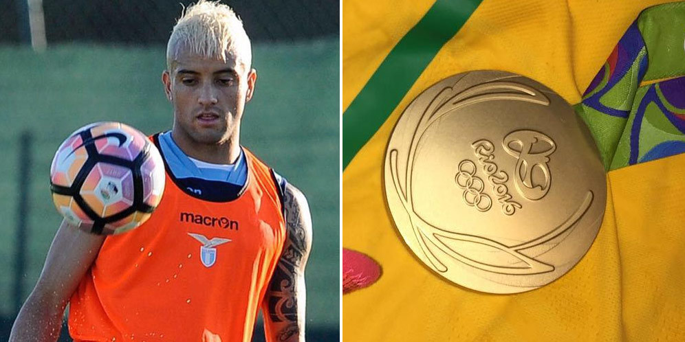 Gelandang Lazio Pamer Medali Emas Rio 2016 Gelandang Lazio Pamer Medali Emas Rio 2016