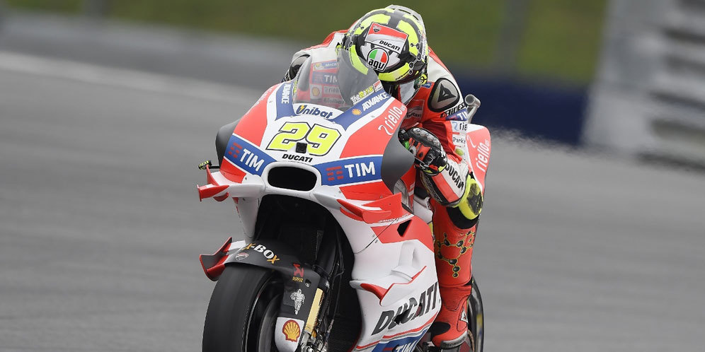 Iannone Pimpin Sesi Pemanasan MotoGP Austria Iannone Pimpin Sesi Pemanasan MotoGP Austria