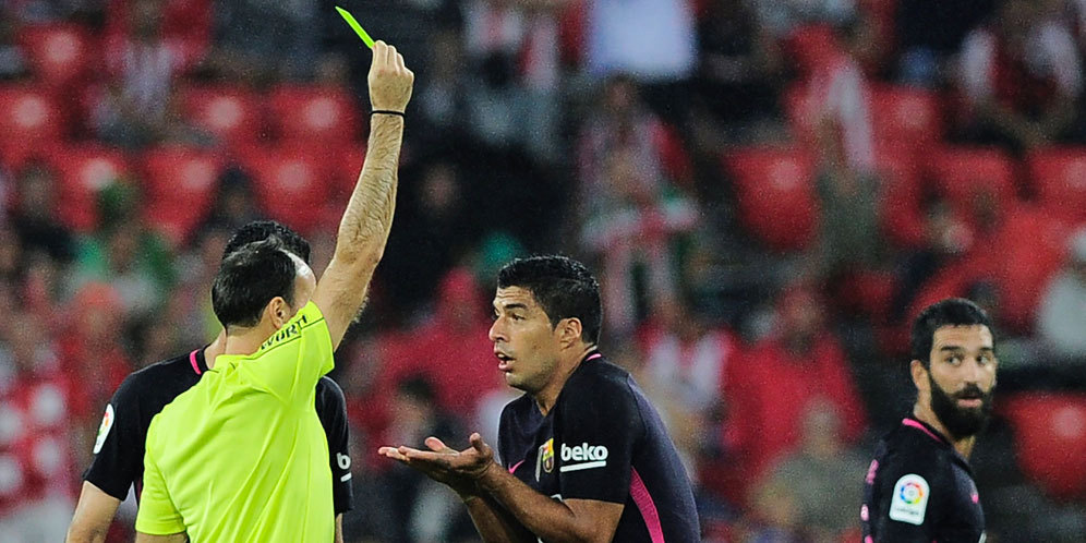 Luis Suarez Ejek Wasit dengan Sebutan 'Badut' Luis Suarez Ejek Wasit dengan Sebutan 'Badut'