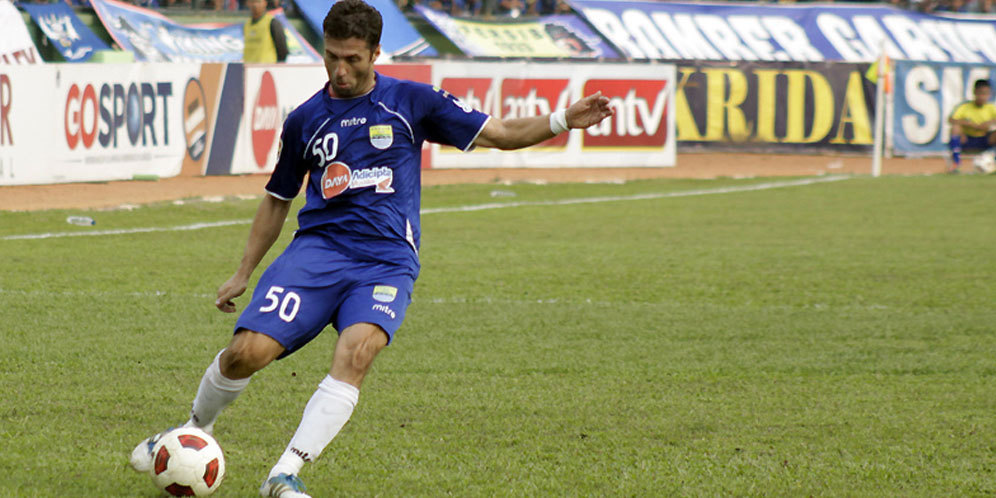 Skor Terbesar Kekalahan Arema Cronus di Kandang Persib Skor Terbesar Kekalahan Arema Cronus di Kandang Persib