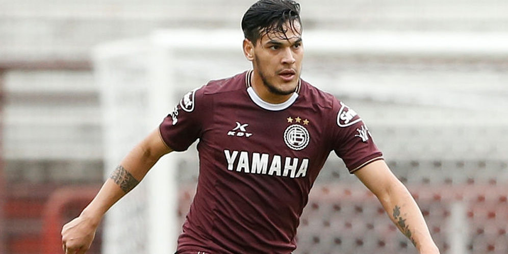 Tekel Superkeras Bek Incaran Milan Pada Tevez Tekel Superkeras Bek Incaran Milan Pada Tevez