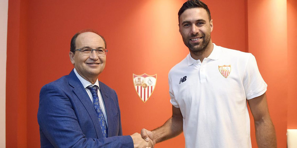 Tersisih di PSG, Sirigu ke Sevilla Tersisih di PSG, Sirigu ke Sevilla