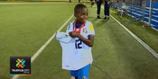 Dapat Jersey dari Joel Campbell, Bocah Ini Girang Bukan Main Dapat Jersey dari Joel Campbell, Bocah Ini Girang Bukan Main