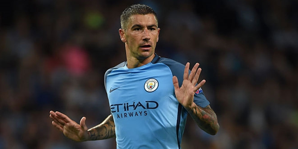 Kontra Sunderland, Guardiola Bisa Mainkan Kolarov dan Kompany Kontra Sunderland, Guardiola Bisa Mainkan Kolarov dan Kompany