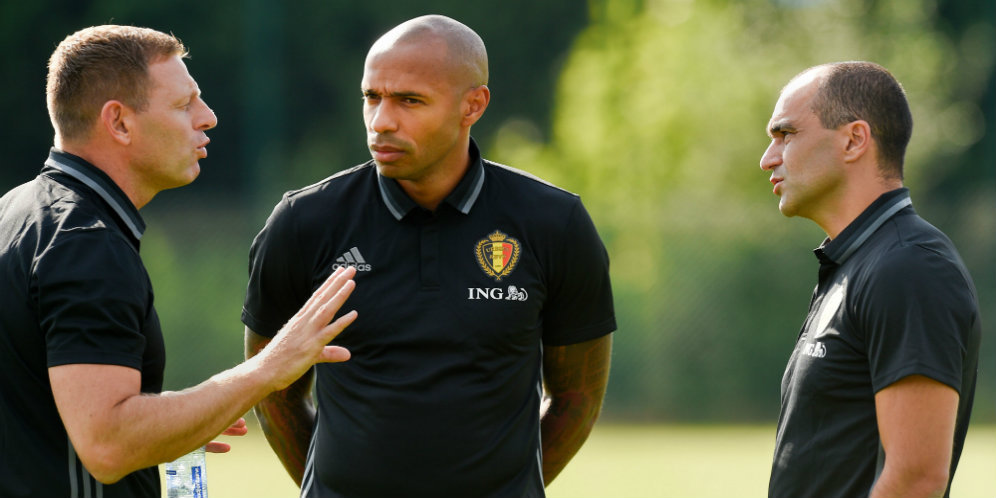 Thierry Henry (tengah)