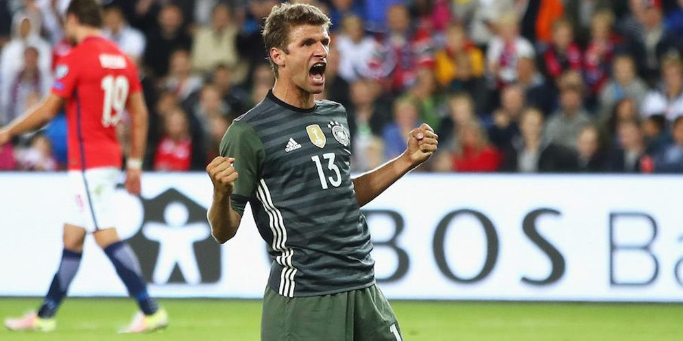 Howedes: Tak Perlu Takut Pada Thomas Muller Howedes: Tak Perlu Takut Pada Thomas Muller