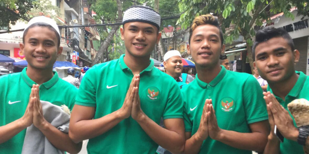Mengintip Keseruan Skuad Timnas U-19 Jalani Shalat Ied di Vietnam Mengintip Keseruan Skuad Timnas U-19 Jalani Shalat Ied di Vietnam