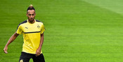Wow, Aubameyang Kini Punya Rambut Glow in the Dark! Wow, Aubameyang Kini Punya Rambut Glow in the Dark!