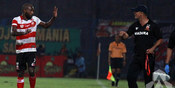 Absen Lawan Persib Bandung, Engelberd Sani Kecewa Absen Lawan Persib Bandung, Engelberd Sani Kecewa