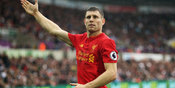Milner dan Mobilnya Diinjak Kaki Monster Raksasa di Markas Liverpool! Milner dan Mobilnya Diinjak Kaki Monster Raksasa di Markas Liverpool!