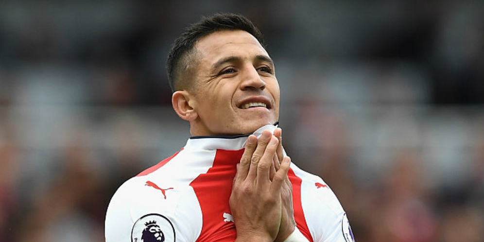 Shearer: Arsenal Lebih Baik Jika Sanchez Jadi Striker
