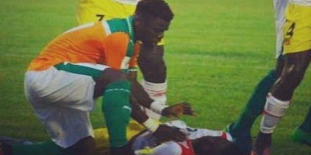 Antara Hidup dan Mati, Aurier Selamatkan Nyawa Doumbia di Tengah Laga