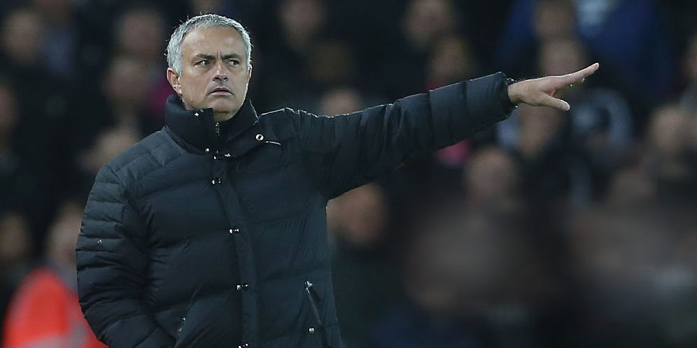 Redknapp: Mourinho Buat MU Main Negatif Redknapp: Mourinho Buat MU Main Negatif