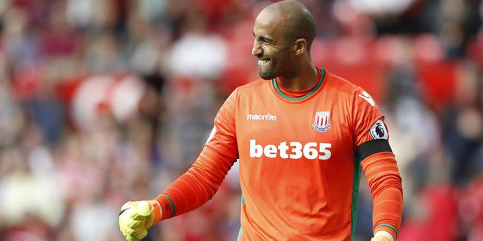 Kiper Stoke Dapat Pujian Besar Usai Tampil Super Lawan MU Kiper Stoke Dapat Pujian Besar Usai Tampil Super Lawan MU