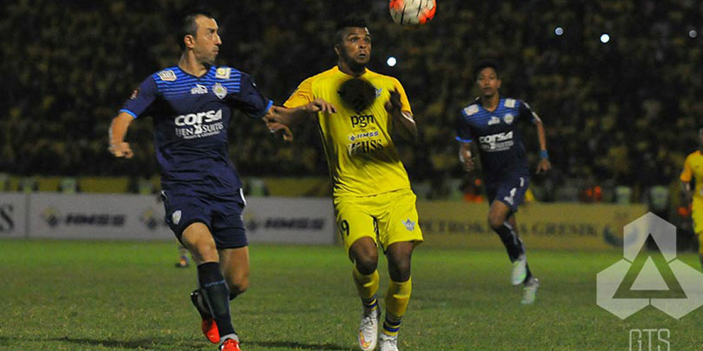 Persegres Sukses Kejutkan Arema Cronus Persegres Sukses Kejutkan Arema Cronus