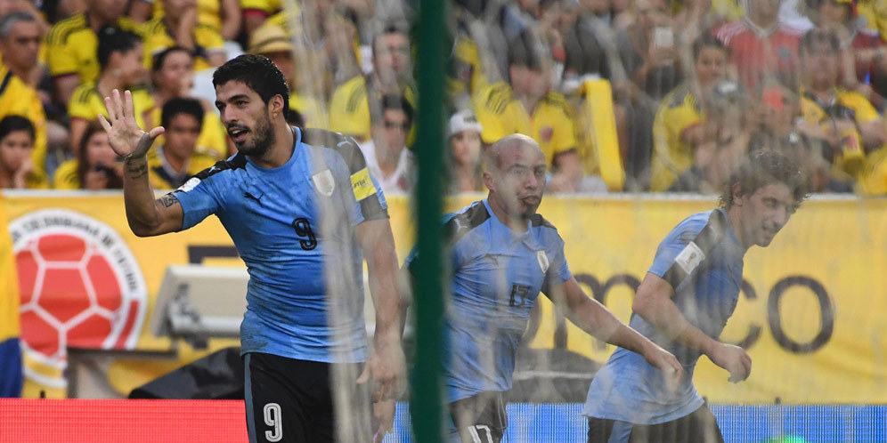 Jadi Kiper, Luis Suarez Tetap Sukses Cetak Gol Spektakuler Jadi Kiper, Luis Suarez Tetap Sukses Cetak Gol Spektakuler