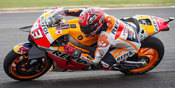 Marc Marquez Beri Helm untuk Museum Jorge Lorenzo Marc Marquez Beri Helm untuk Museum Jorge Lorenzo