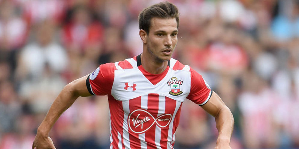Bek Southampton Kembali Masuk Radar Barca Bek Southampton Kembali Masuk Radar Barca