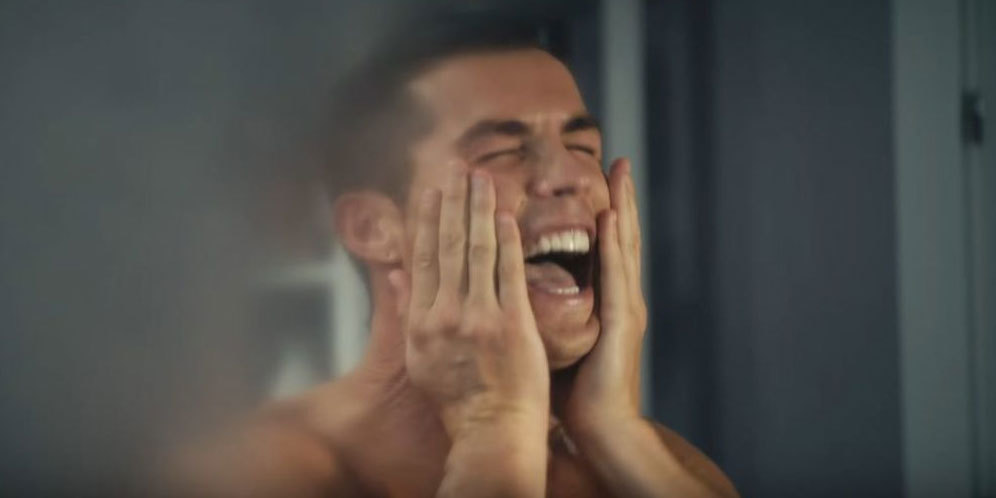 Aksi Kocak Ronaldo Tiru Film Home Alone Aksi Kocak Ronaldo Tiru Film Home Alone