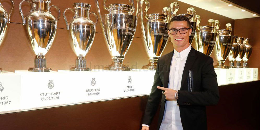 Neville: Ronaldo dan Messi Sensasional Neville: Ronaldo dan Messi Sensasional
