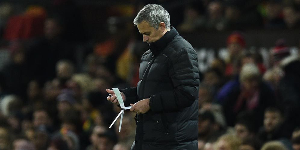 Mourinho: MU Berpotensi Terlempar Dari Empat Besar Mourinho: MU Berpotensi Terlempar Dari Empat Besar