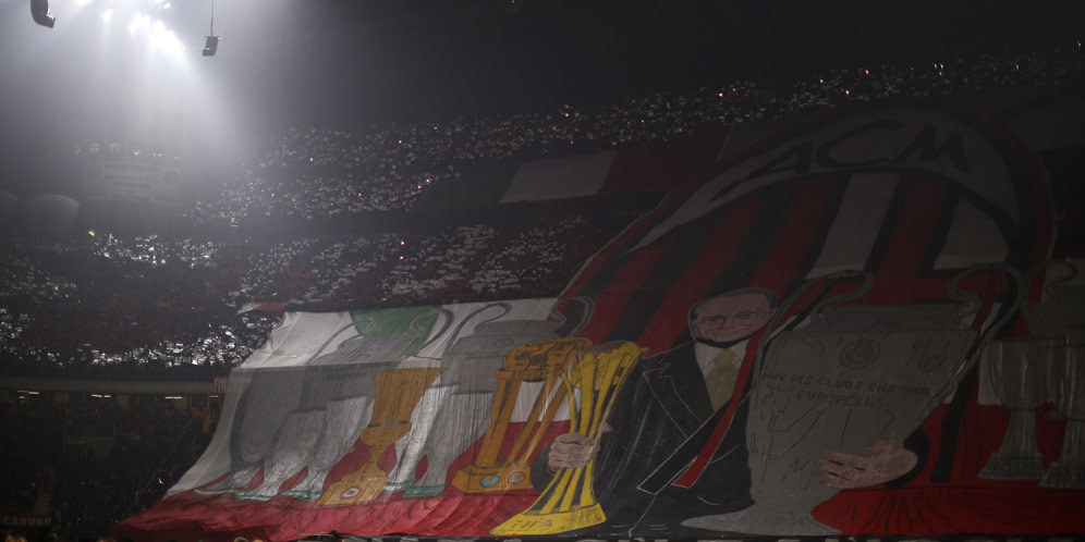 Hati Berlusconi Tersentuh Dengan Sambutan Curva Sud Hati Berlusconi Tersentuh Dengan Sambutan Curva Sud