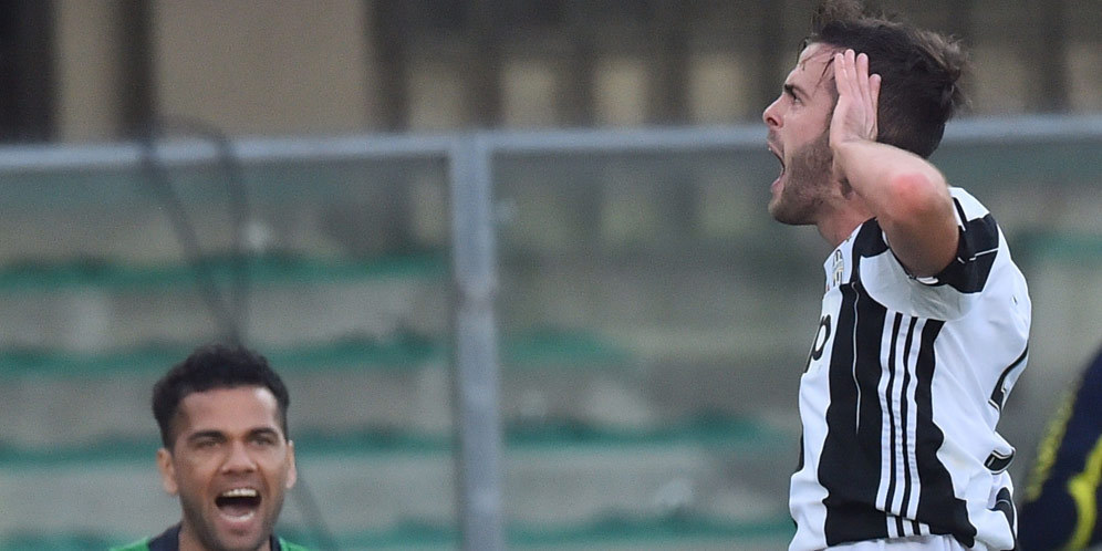 Pjanic Belum Bisa Dibandingkan dengan Pirlo Pjanic Belum Bisa Dibandingkan dengan Pirlo
