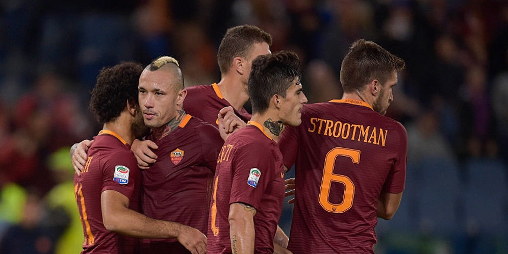 Serigala Roma Sangat Buas di Kandang Serigala Roma Sangat Buas di Kandang