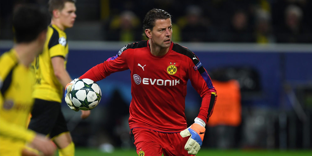 Kasihan Weidenfeller Harus Kebobolan Empat Gol Kasihan Weidenfeller Harus Kebobolan Empat Gol