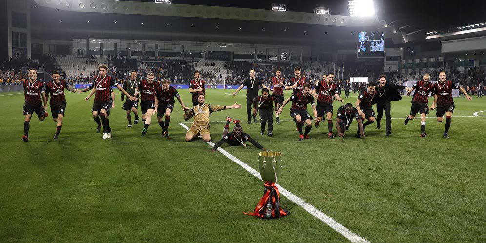Montella Bangga Bisa Persembahkan Trofi Juara Bagi Berlusconi Montella Bangga Bisa Persembahkan Trofi Juara Bagi Berlusconi