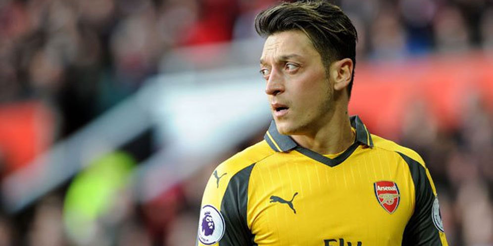 Nevin: Ozil Membutuhkan Giroud Nevin: Ozil Membutuhkan Giroud